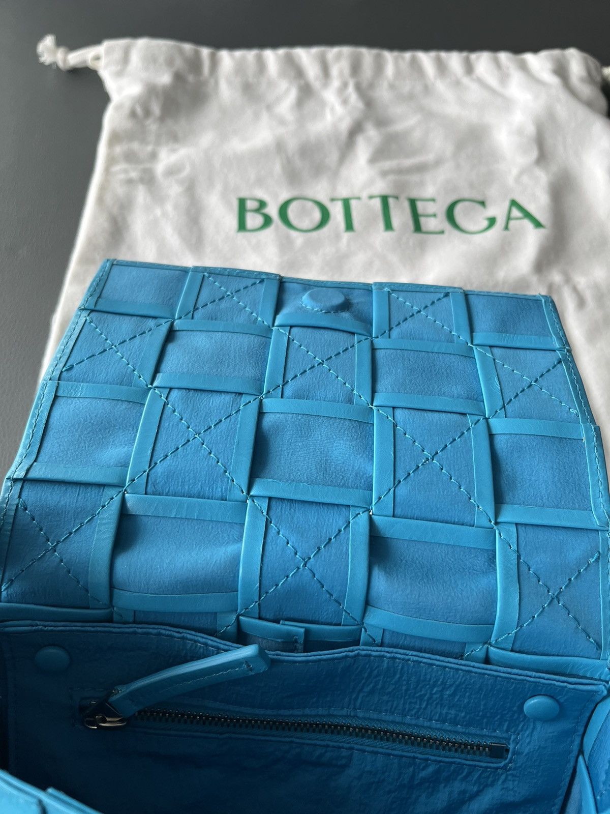 Bottega Veneta $3k value Super Runway Brand New Cassette Bag Waxed Leather Size ONE SIZE - 18 Thumbnail