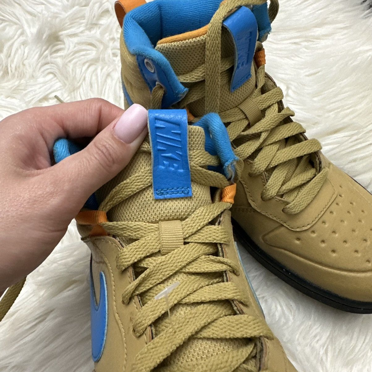 Nike NIKE Hi Top Sneakers Size US 5 / EU 37 - 4 Thumbnail