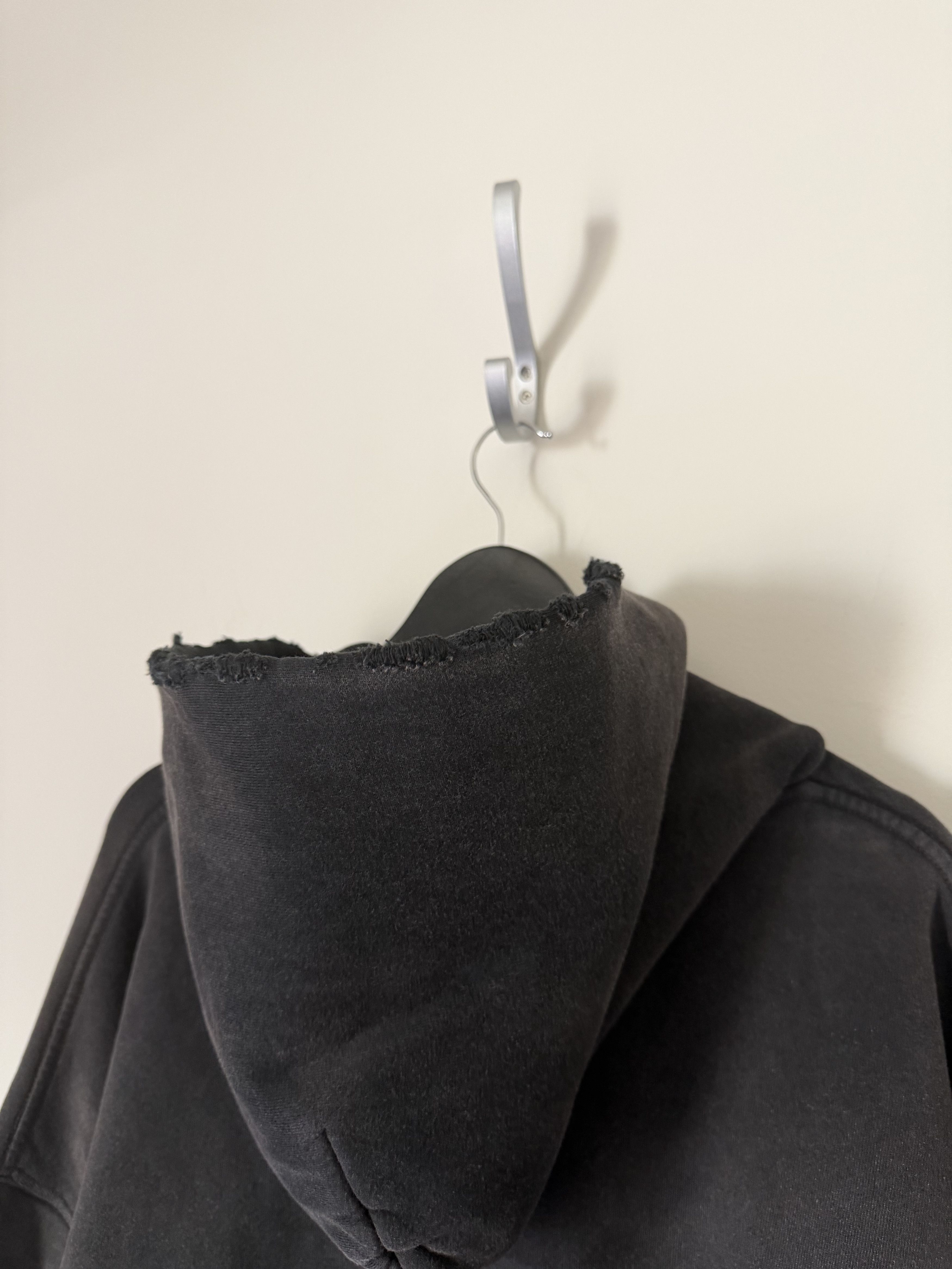 Akimbo Club Akimbo Club Watch Peeker Distressed Hoodie Sun Faded Black Size US L / EU 52-54 / 3 - 7 Thumbnail