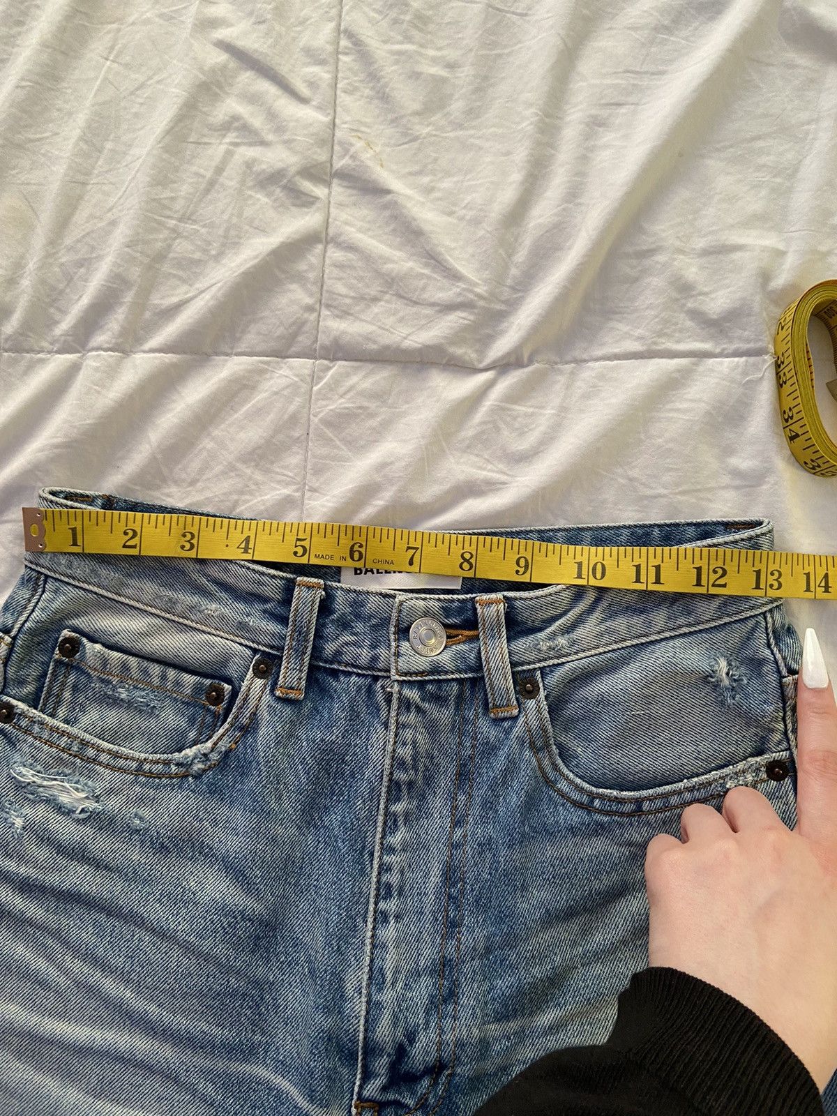Balenciaga Balenciaga Trompe l'oeil Distressed Boyfriend Denim Jeans Size 25" / US 0 / IT 36 - 10 Thumbnail