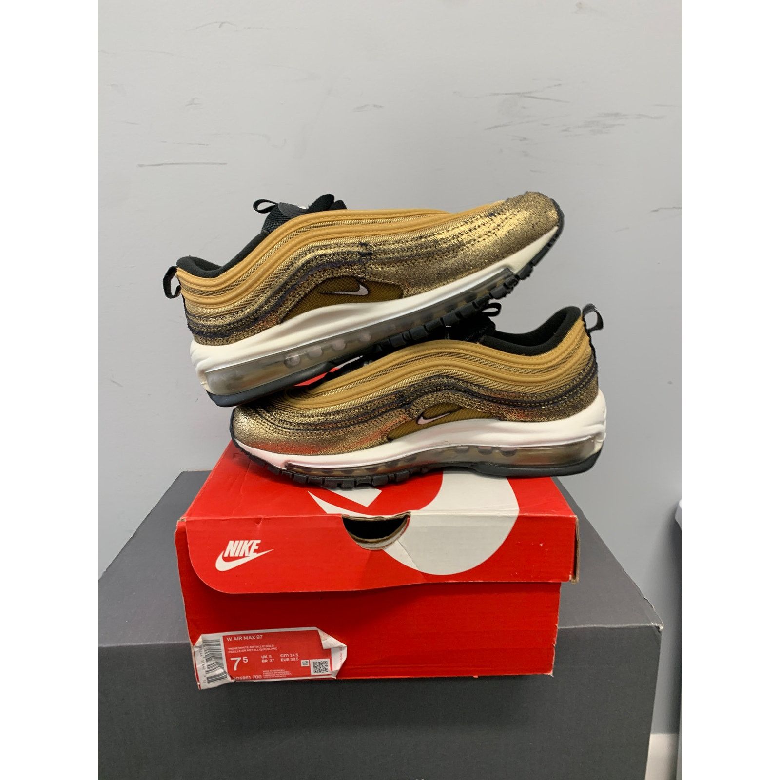 Nike Nike Air Max 97 Golden Gals Women's Size 7.5 NEW SHIPS NOW Size US 7.5 / IT 37.5 - 5 Thumbnail