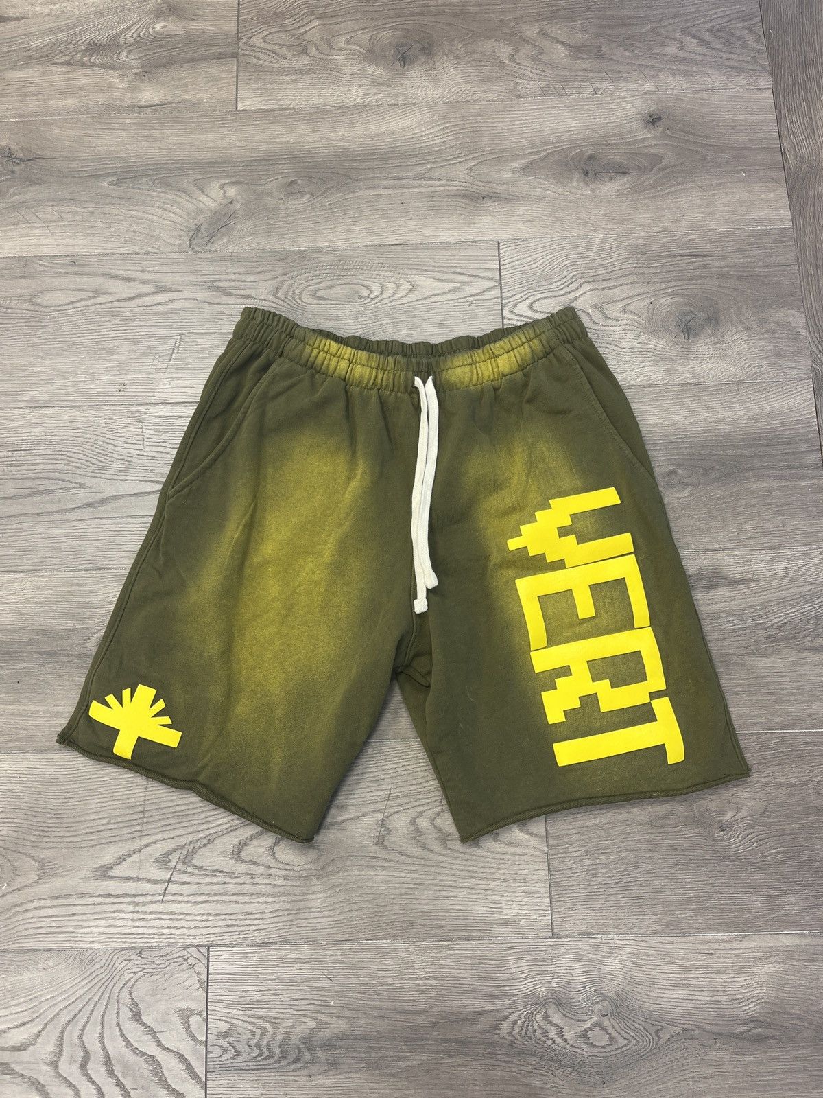 Vertabrae Vertabrae D-2 Sweat Shorts Olive/Yellow XL Size US 36 / EU 52 - 1 Thumbnail