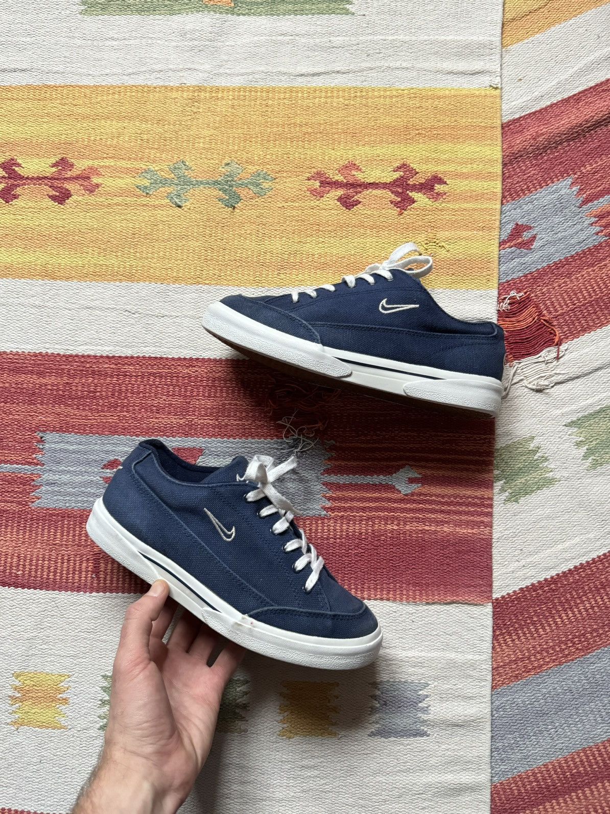 Vintage nike canvas shoes hotsell