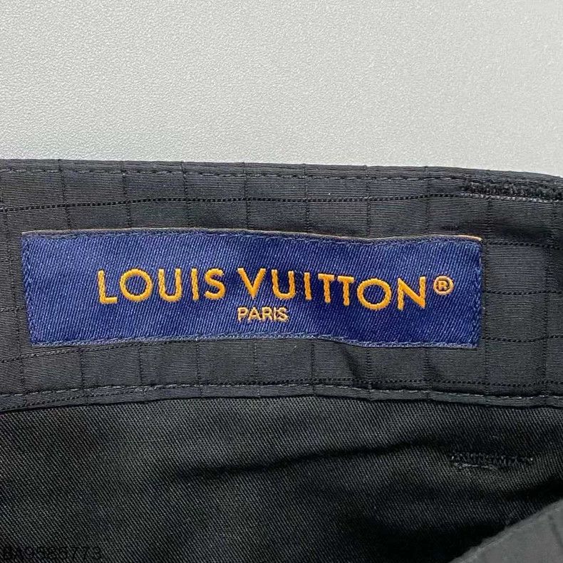 Louis Vuitton Louis Vuitton size US 46 Zip cargo shorts Size US 30 / EU 46 - 4 Thumbnail
