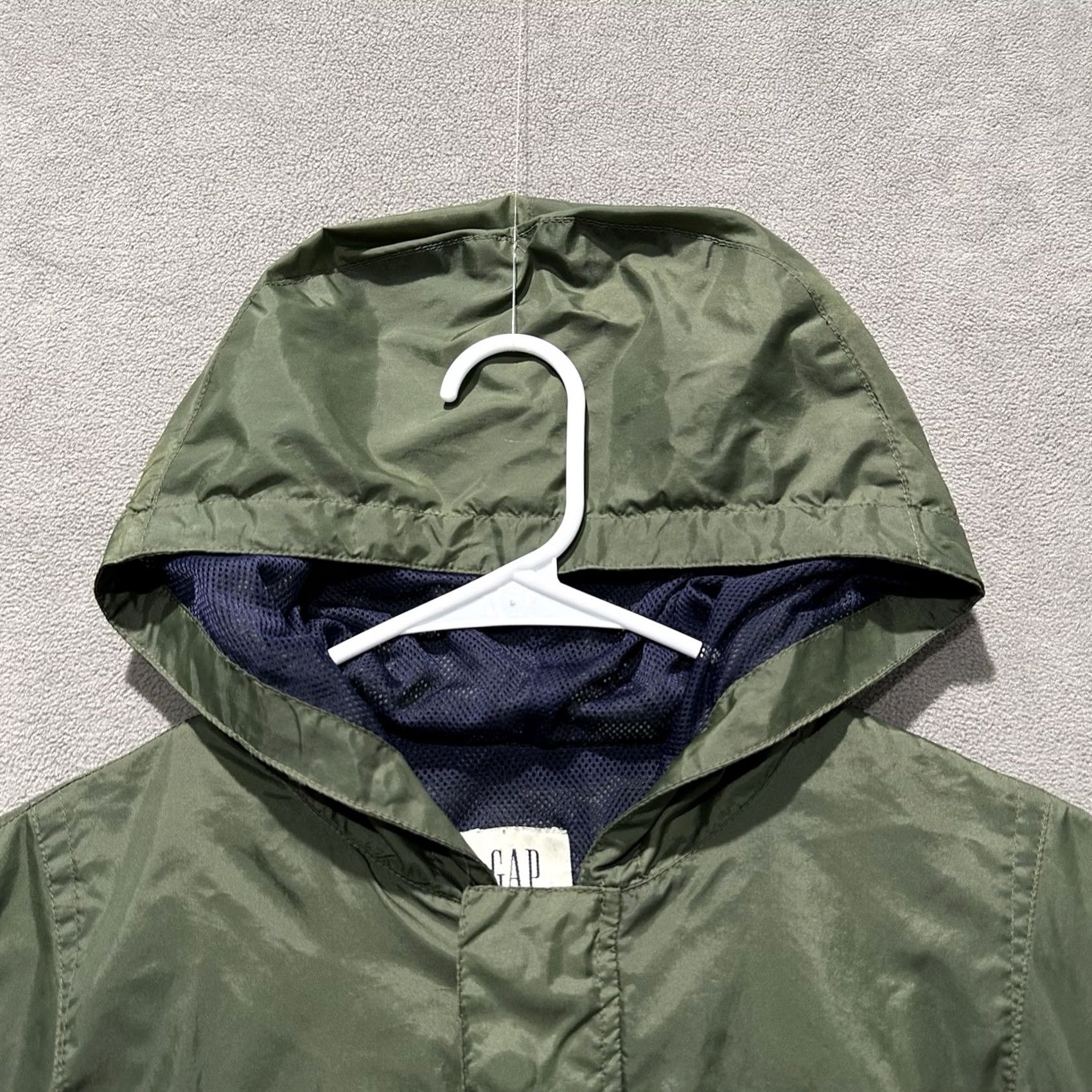 Gap VINTAGE Gap Jacket Mens Small Military Green Nylon Windbreaker Hooded GUC Size US S / EU 44-46 / 1 - 6 Thumbnail