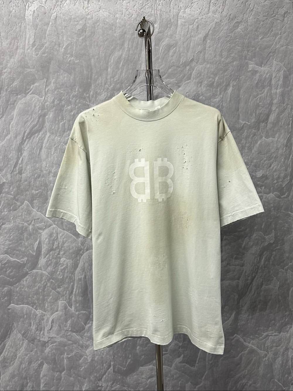 Balenciaga Balenciaga Distressed Bitcoin Logo T-Shirt Size S Size US S / EU 44-46 / 1 - 1 Thumbnail