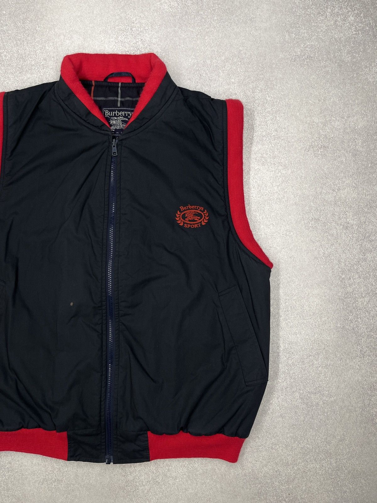 Burberry Vintage Burberry Sport Navy Vest England Y2K Size L Size US L / EU 52-54 / 3 - 3 Thumbnail