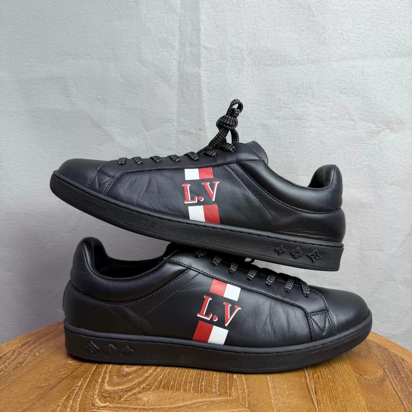 Louis Vuitton LV logo black leather sneaker 98 new Uk7/EU41 Size US 8 / EU 41 - 6 Thumbnail