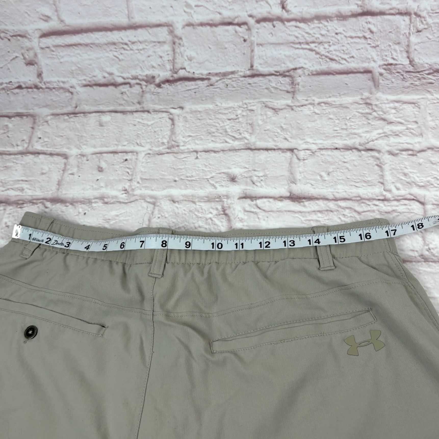 Under Armour Under Armour Mens 36 Beige HeatGear Shorts Golf Activewear Quick Dry Elastic Waist Pockets Size US 36 / EU 52 - 6 Thumbnail