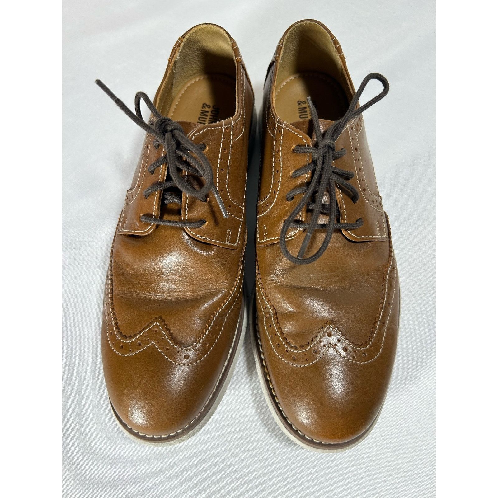 Johnston & Murphy Johnston & Murphy Boys 4 M L22 Oxford Wingtip shoes Size US 5 / EU 37 - 3 Thumbnail
