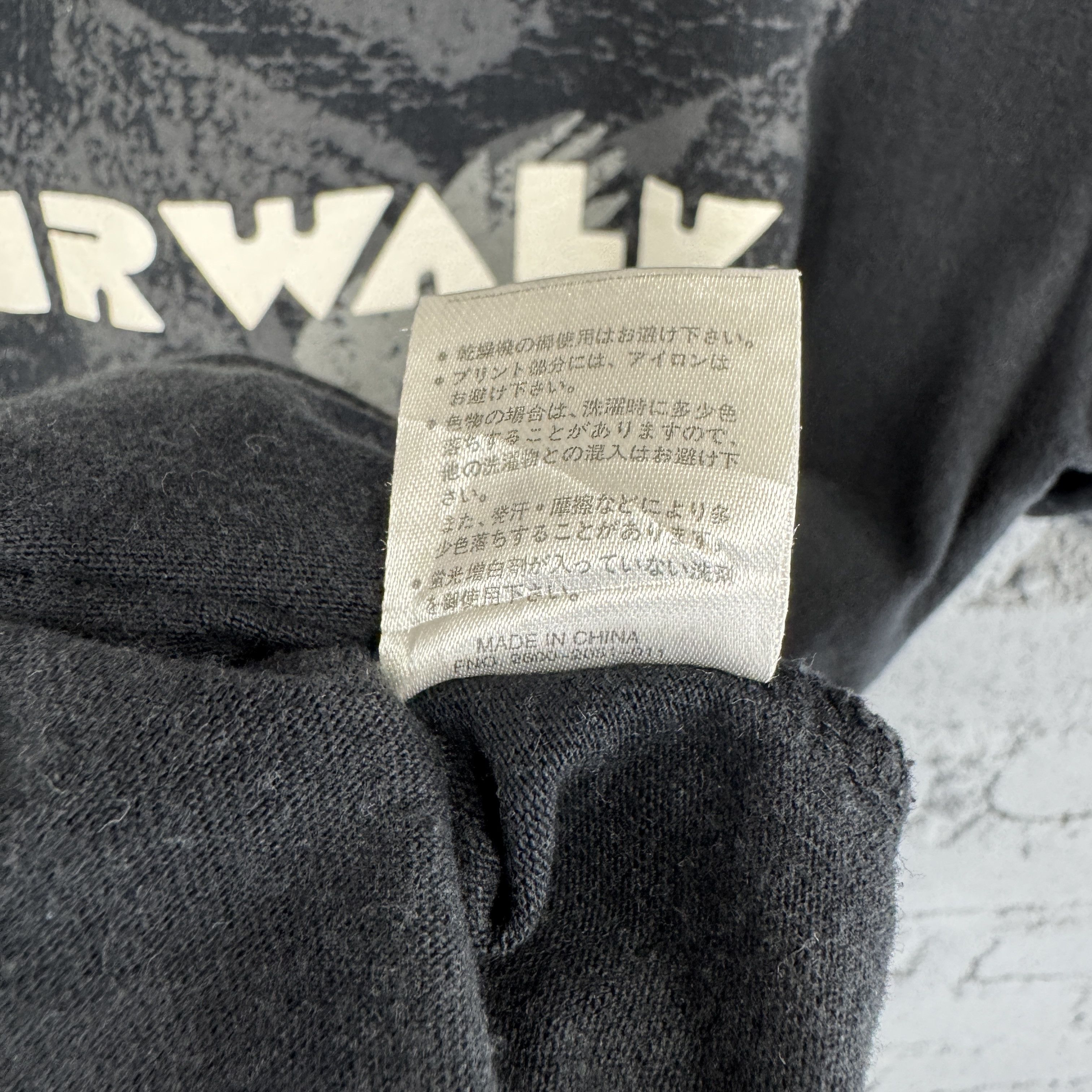Vintage Vintage Y2K Airwalk Skate Sunfaded Tshirt Size US M / EU 48-50 / 2 - 7 Thumbnail