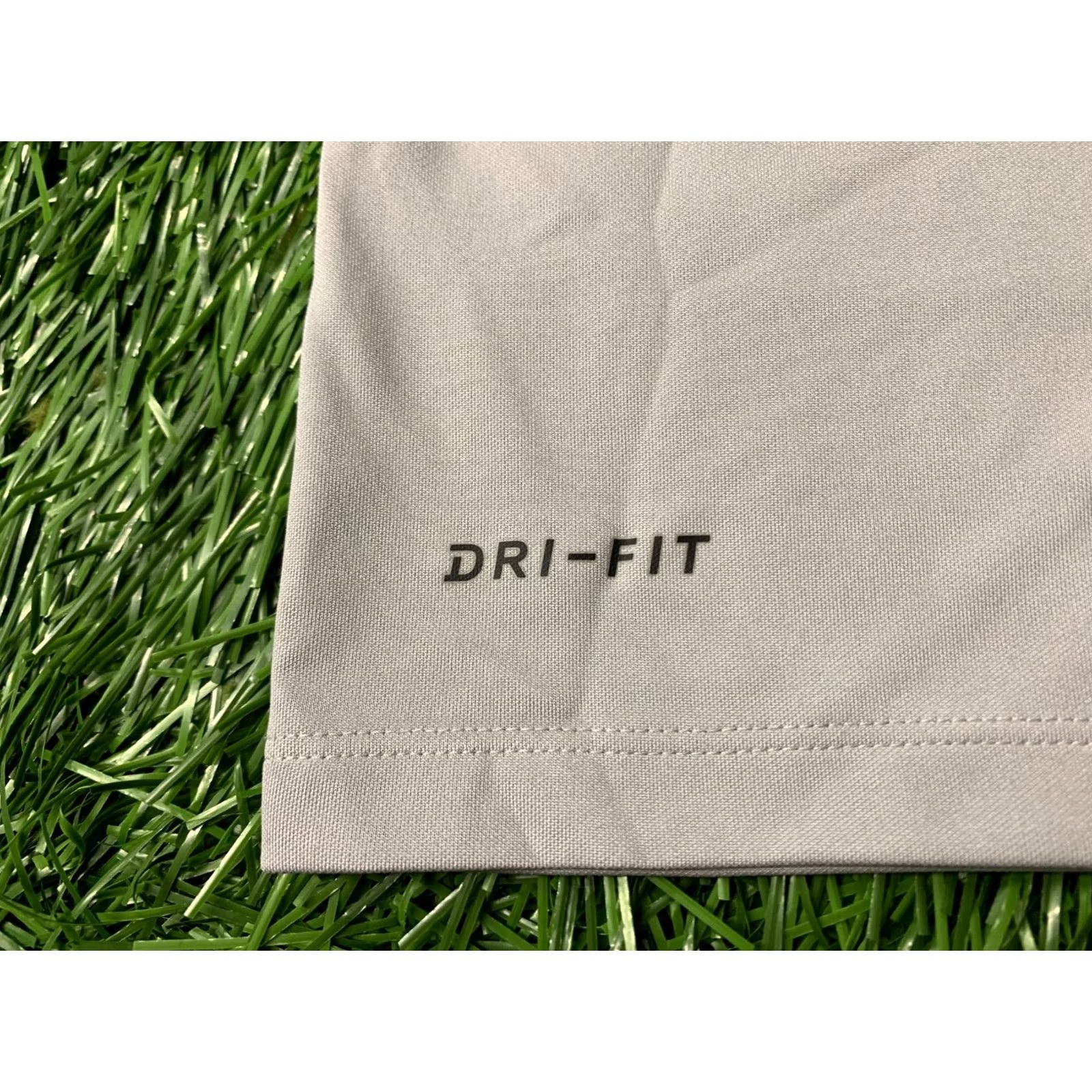 Nike NIKE GOLF DRI-FIT 2018 MEN TRAINING SHIRT JERSEY TEE SMALL S Gray Nike Golf Dri-Fit 2018 Mens Shirt Jersey Tee Short Sleeve Regular Fit Size US S / EU 44-46 / 1 - 5 Thumbnail