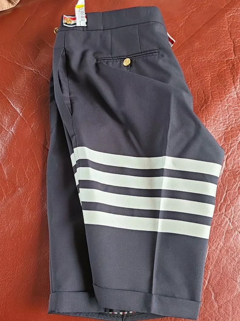 Thom Browne Thom Browne size2 Wool suit shorts Size US 26 / EU 42 - 2 Thumbnail