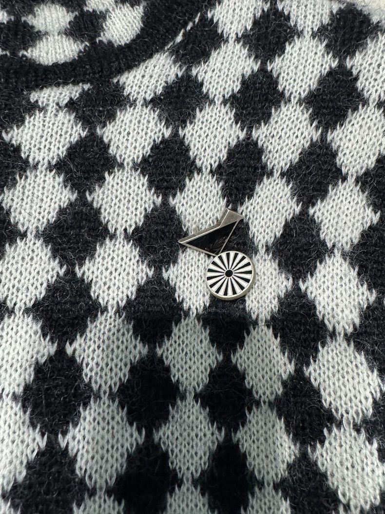 Yves Saint Laurent saint laurent Black and white diamond brooch sweater 2501-N Size US L / EU 52-54 / 3 - 5 Thumbnail