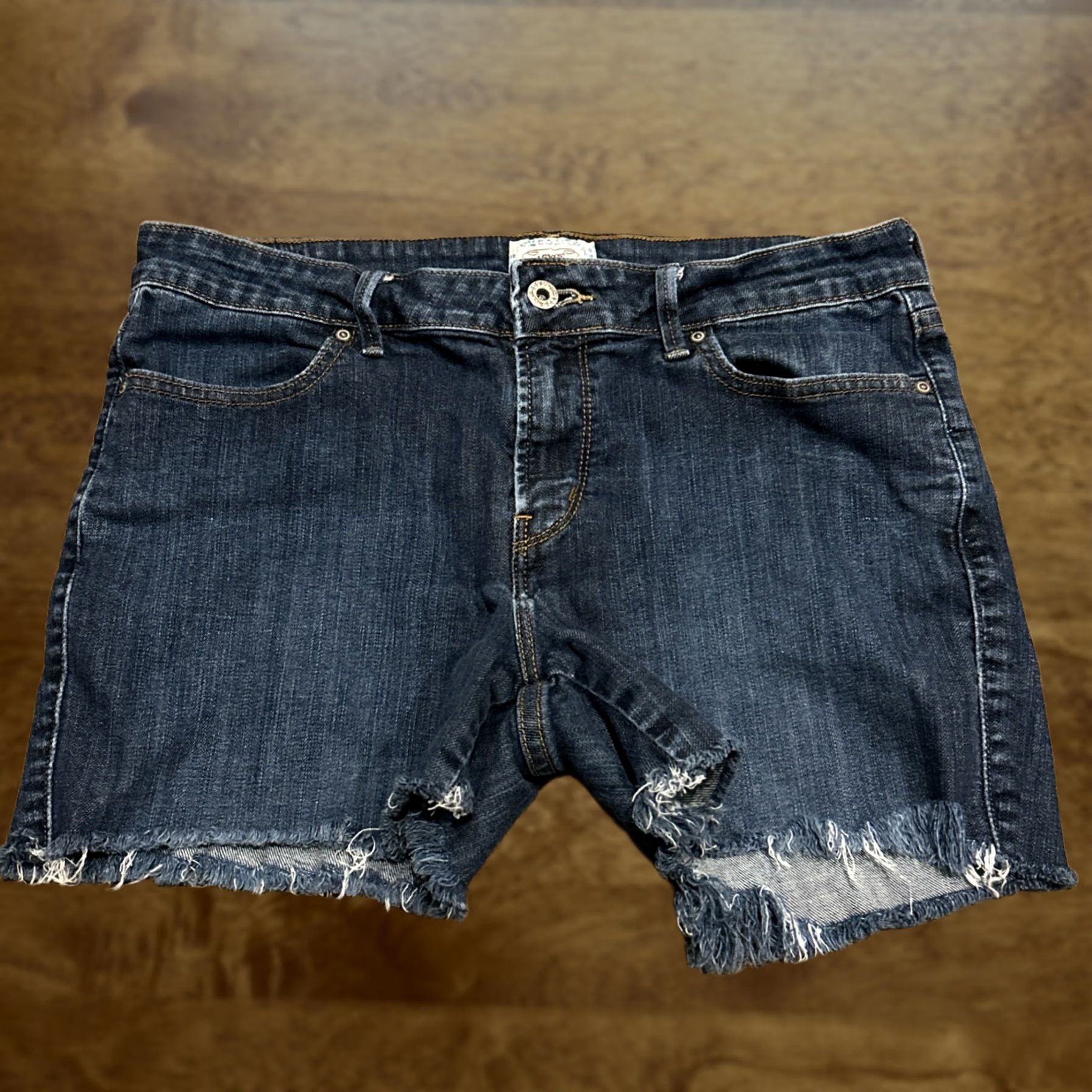 Levi’s Women’s Bermuda Shorts Denim Cotton Blend 12 Blue 32in Waist Regular Inseam 3.5in Classic Comfort Casual Clothes Pants Woman Mens Womens, Women's (Size 34)