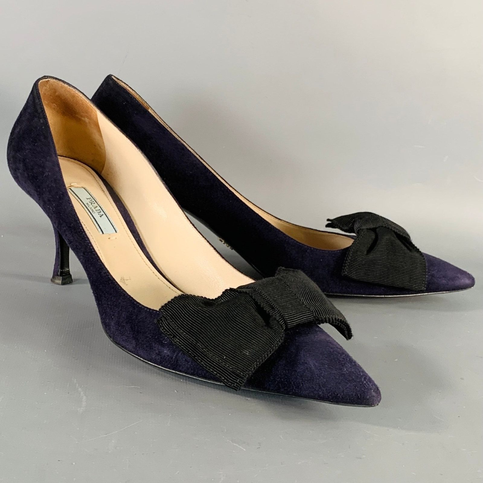 Prada PRADA Size 11 Navy Suede Bow Pointed Toe Kitten Heel Pumps Size US 11 / IT 41 - 1 Thumbnail