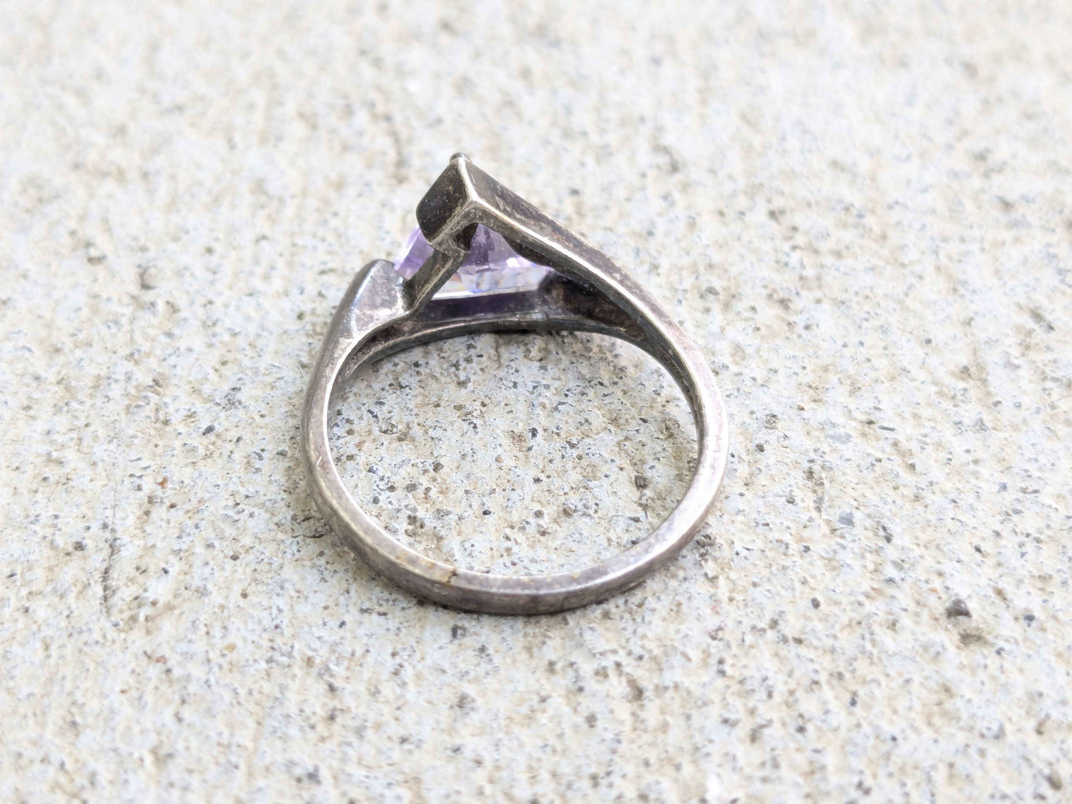 Jewelry × Sterling Silver × Vintage Sterling Silver Ring Lavender Purple CZ Triangle Faceted 8 Size ONE SIZE - 8 Thumbnail