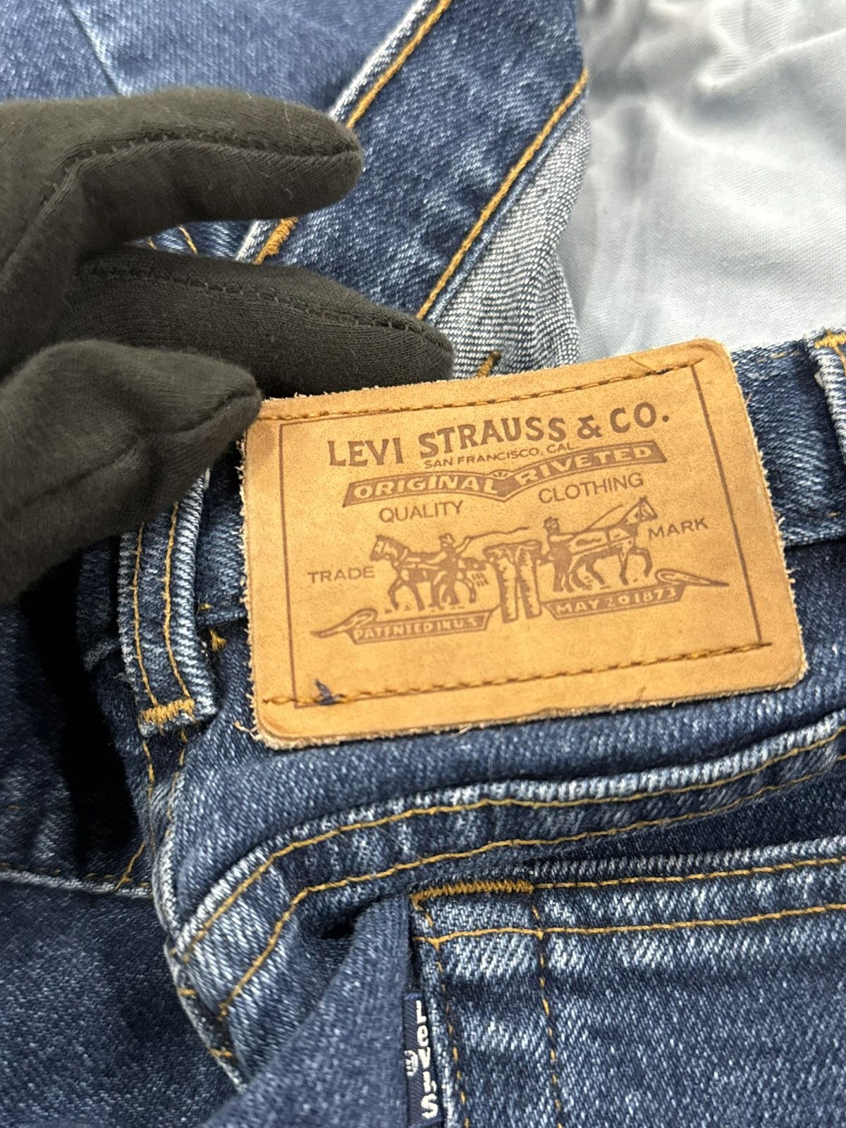 Levi's Vintage Clothing Vintage Levi’s 292 High Waisted Tapered Zip Ankle Jeans 90s Size 40" / US 18 - 7 Thumbnail