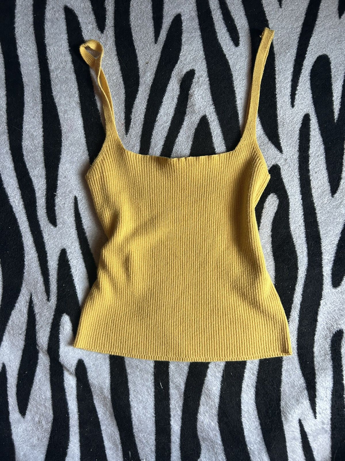 Brandy Melville Brandy Melville Tank Size XS / US 0-2 / IT 36-38 - 1 Thumbnail