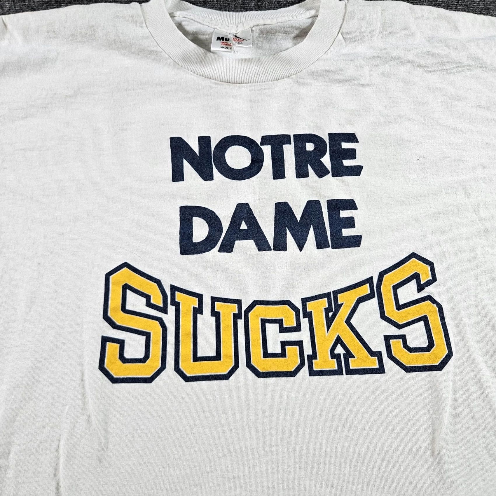 Vintage VINTAGE Murina Notre Dame Sucks Shirt Mens XL White Short Sleeve Graphic Print Crew Neck Cotton College Sports Funny 90s Mens Size US XL / EU 56 / 4 - 2 Thumbnail