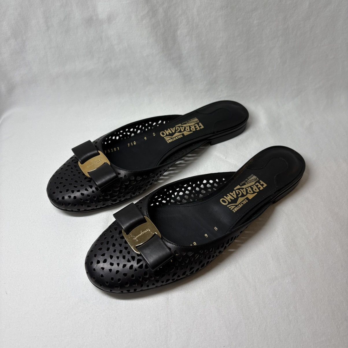 Salvatore Ferragamo AUTHENTIC Salvatore Ferragamo Black Flats Size US 9 / IT 39 - 3 Thumbnail