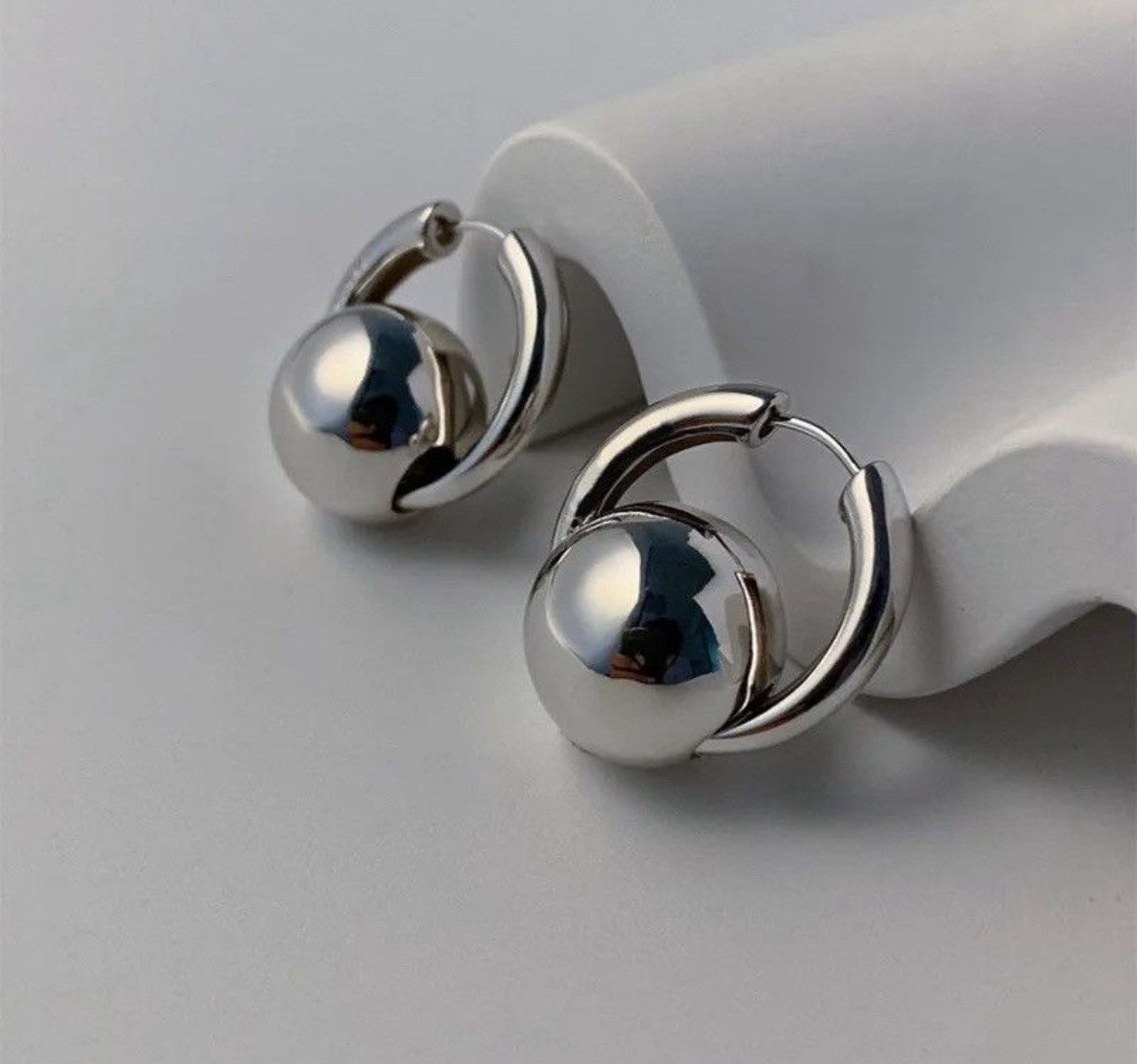 Jewelry Silver Color Ball Earrings Size ONE SIZE - 2 Thumbnail