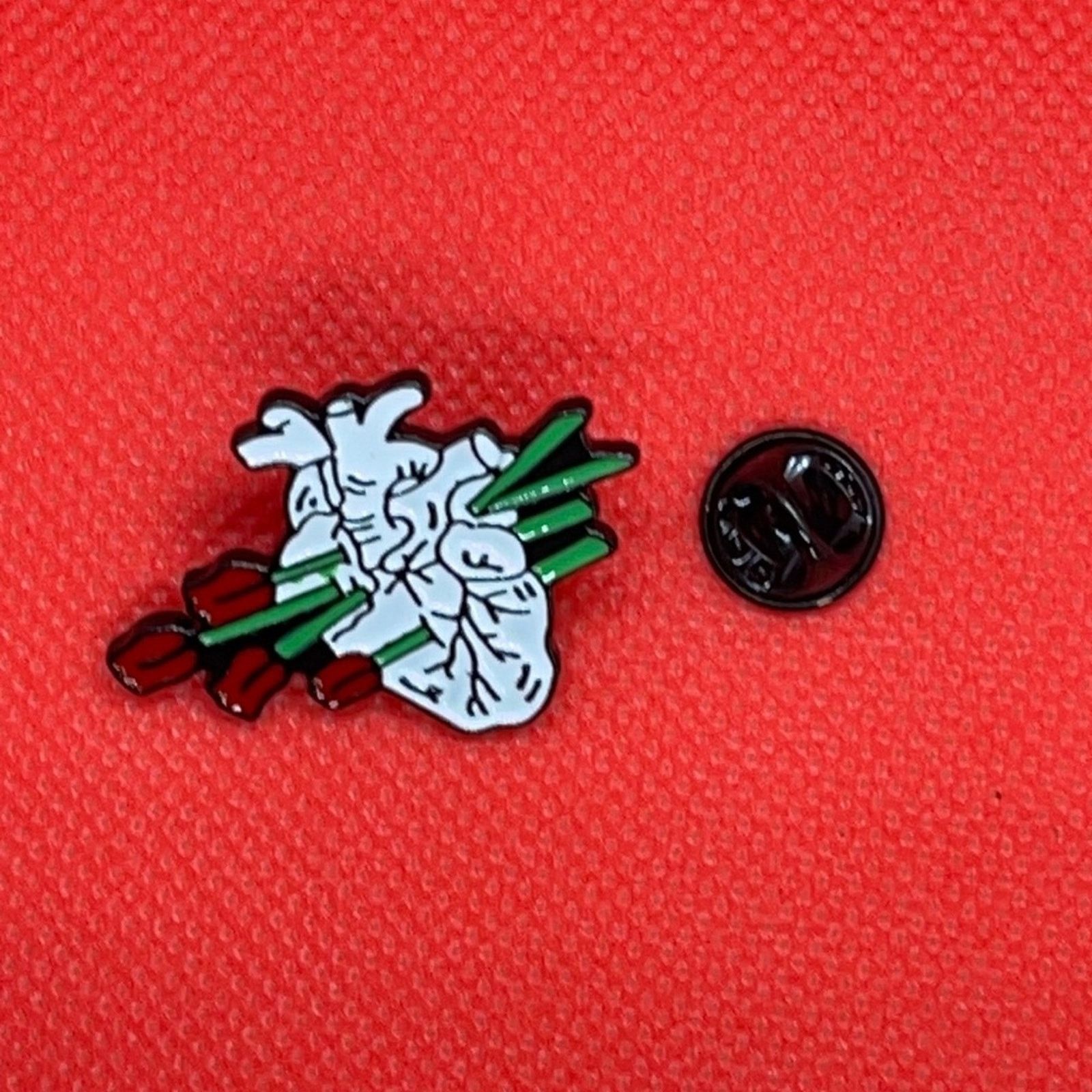 Other Roses n Heart Pin Brooch Size ONE SIZE - 1 Thumbnail