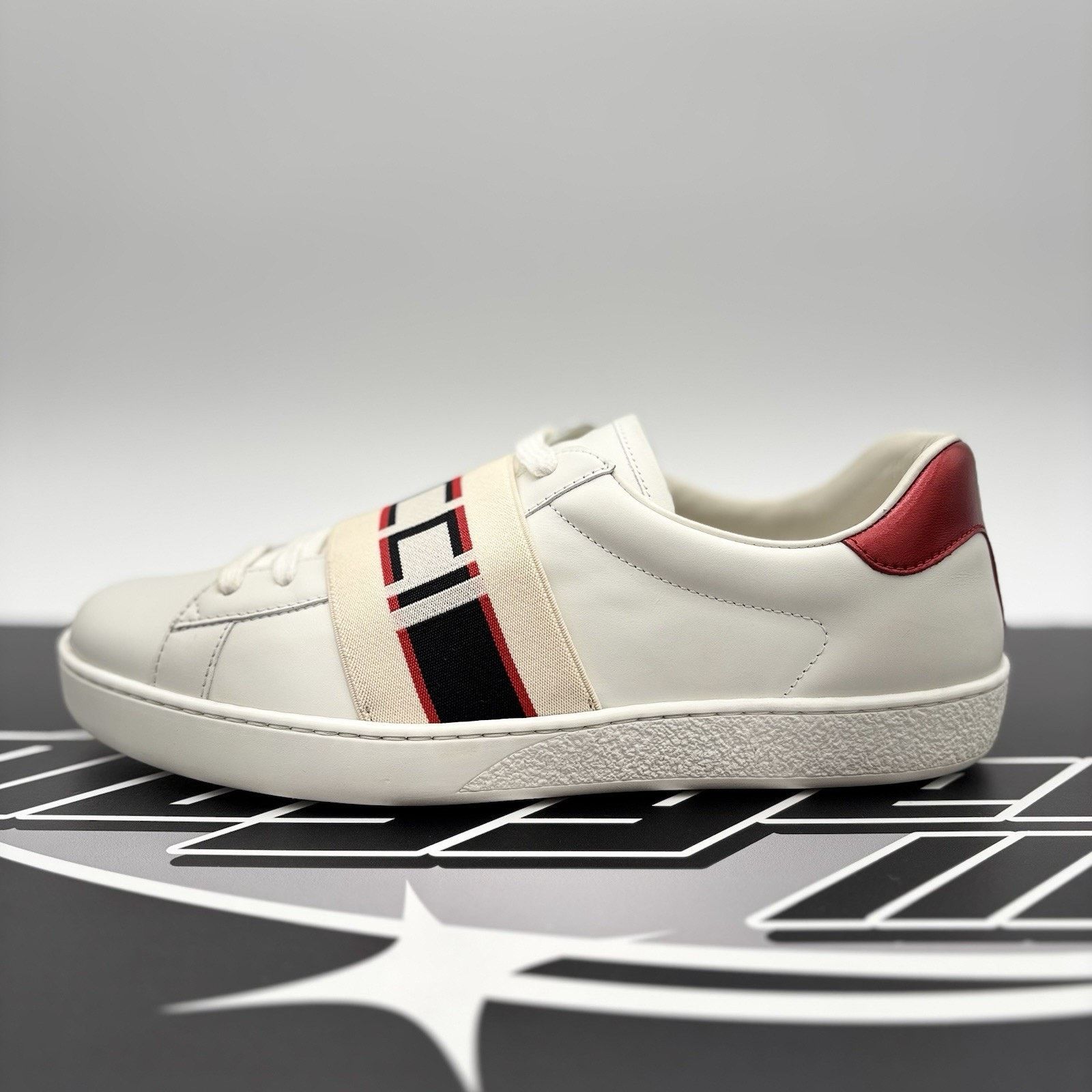 Gucci Gucci Ace Gucci Stripe ‘ White, Red ‘ | GREAT CONDITION! Size US 8 / EU 41 - 11 Thumbnail