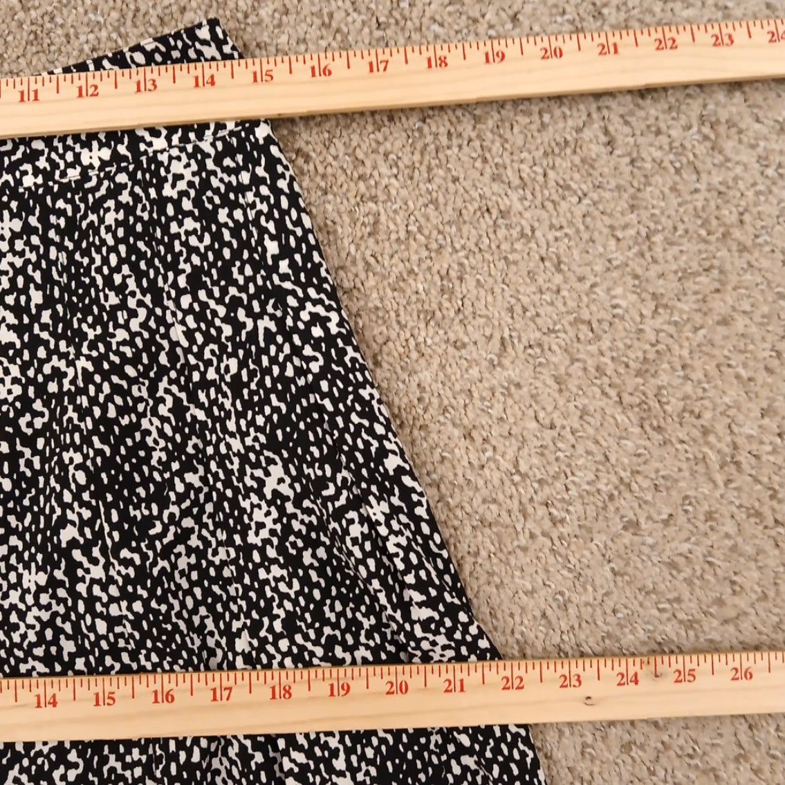 Talbots **Black Geometric A-Line Skirt Size 2 Lightweight Lined** User: **Talbots Black Geometric A-Line Midi Skirt Size 2 Lightweight Lined** Size 26" / US 2 / IT 38 - 3 Thumbnail