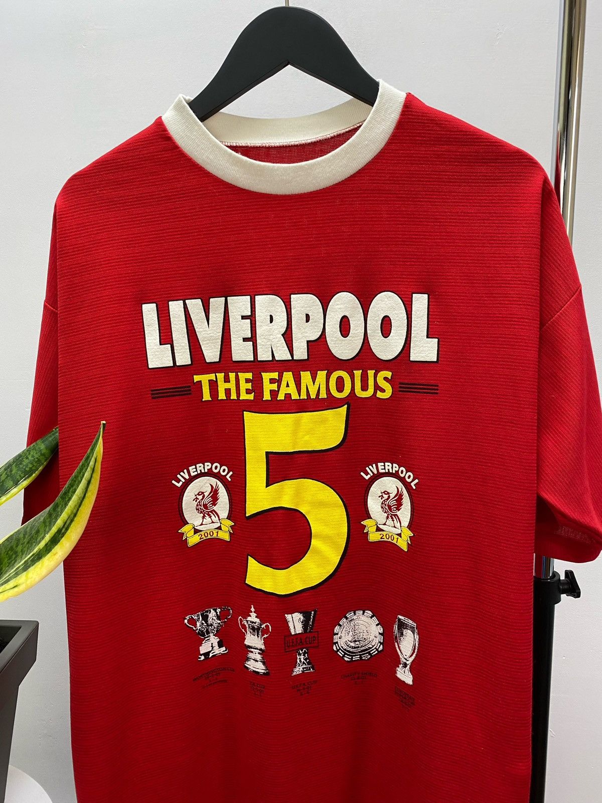 Vintage Vintage Liverpool 2001 Famous 5 Cup Winner T-Shirt Jersey Size US XL / EU 56 / 4 - 9 Thumbnail