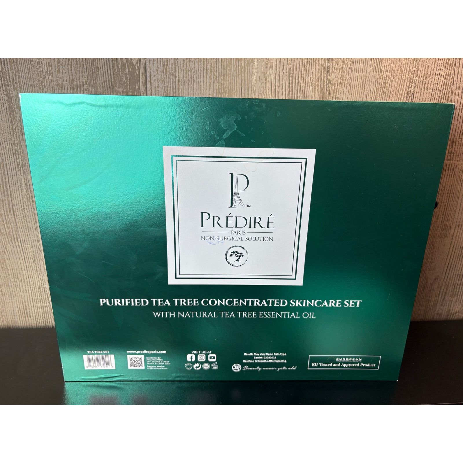 Skin Predire Paris 32-Piece Tea Tree Clarifying Skincare Set Size ONE SIZE - 2 Thumbnail