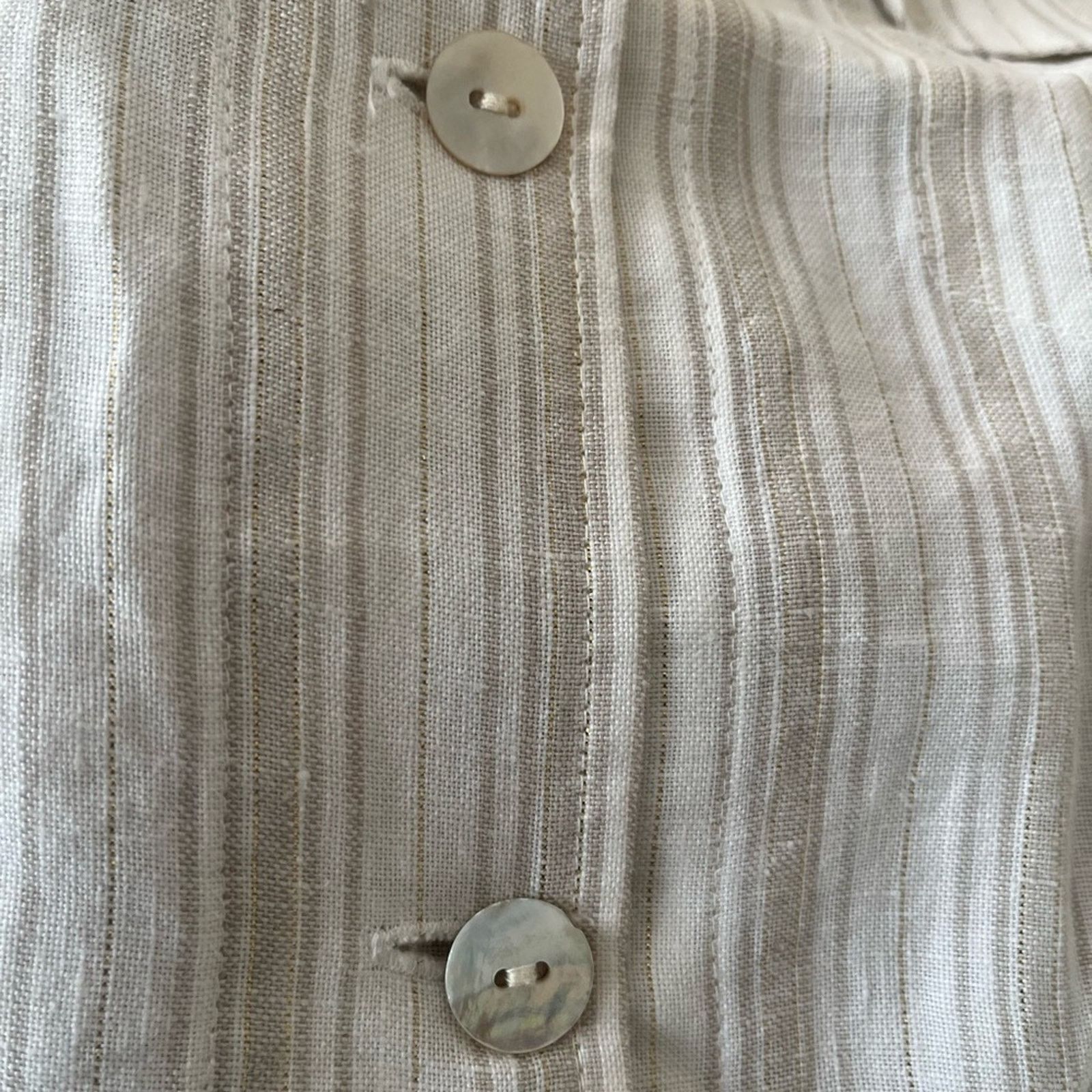 Chicos Chico’s 99% linen long sleeve button front blouse,size 1 (8) Size M / US 6-8 / IT 42-44 - 2 Thumbnail