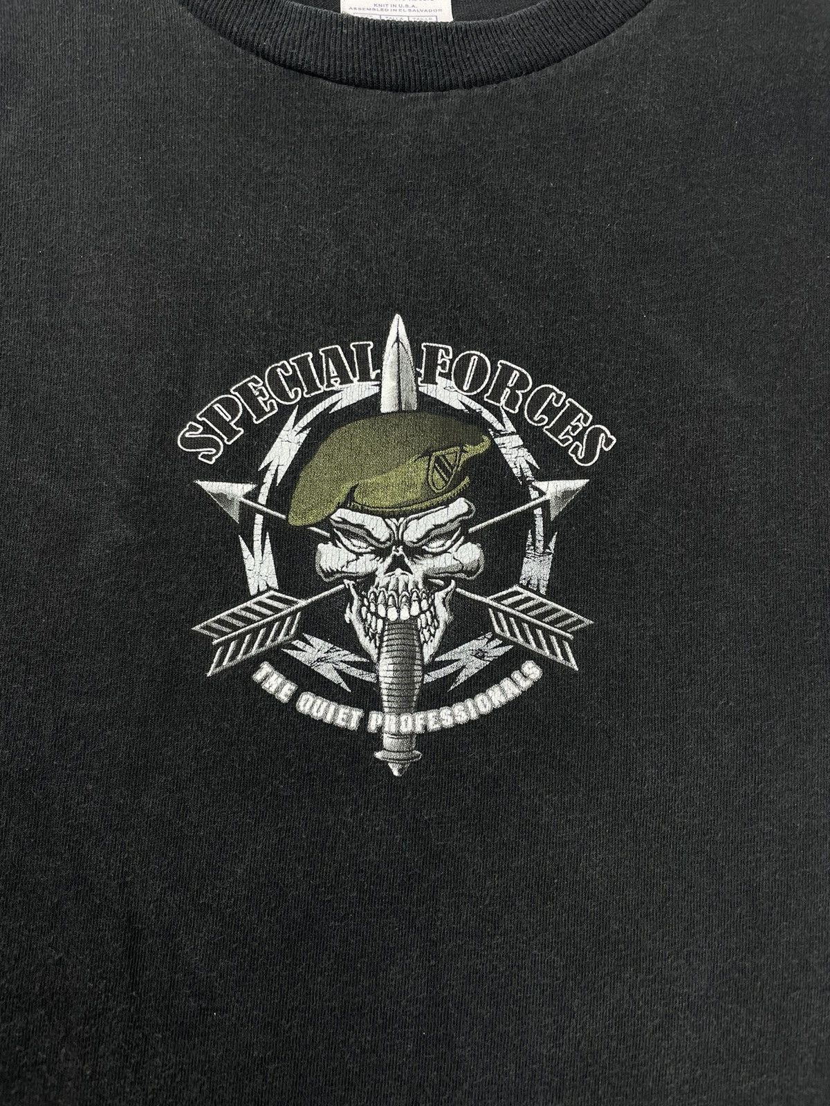 Vintage Vintage Special Forces Skulls & Guns Graphic Tee T-Shirt Size US L / EU 52-54 / 3 - 5 Thumbnail