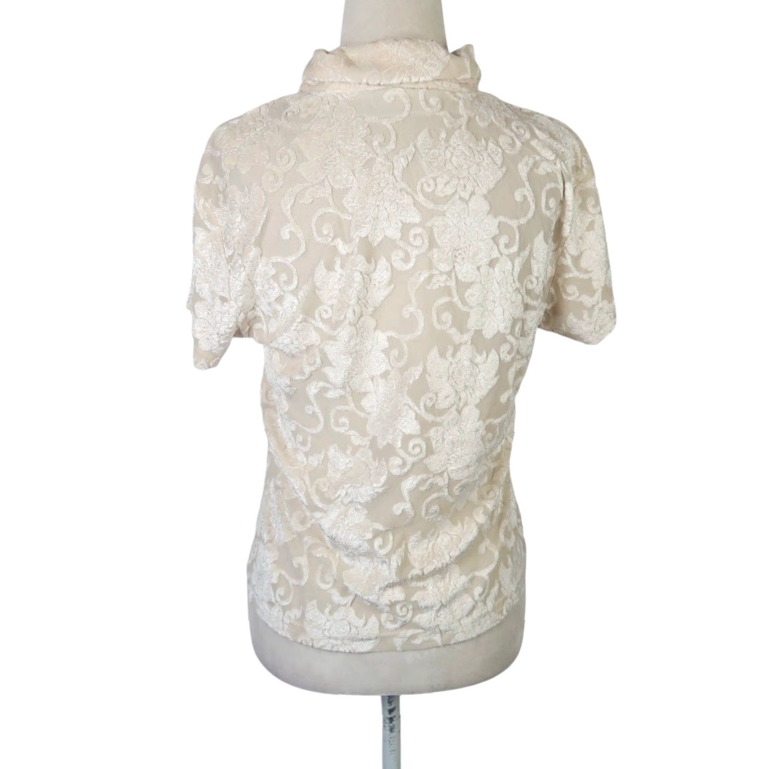 Vintage VINTAGE 90s Cream Velvet Floral Short Sleeve Button-Down Top M Women Button-Up Size M / US 6-8 / IT 42-44 - 4 Thumbnail