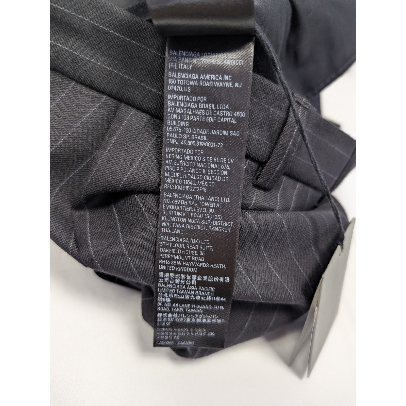 Balenciaga o1rshd1 Fluid Barathea Patched Skater Pants in Dark Navy Size US 32 / EU 48 - 22 Thumbnail