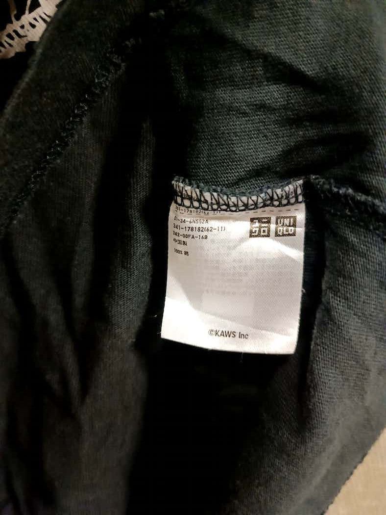 Kaws × Uniqlo t shirt kaws x uniqlo very rare Size US M / EU 48-50 / 2 - 5 Thumbnail