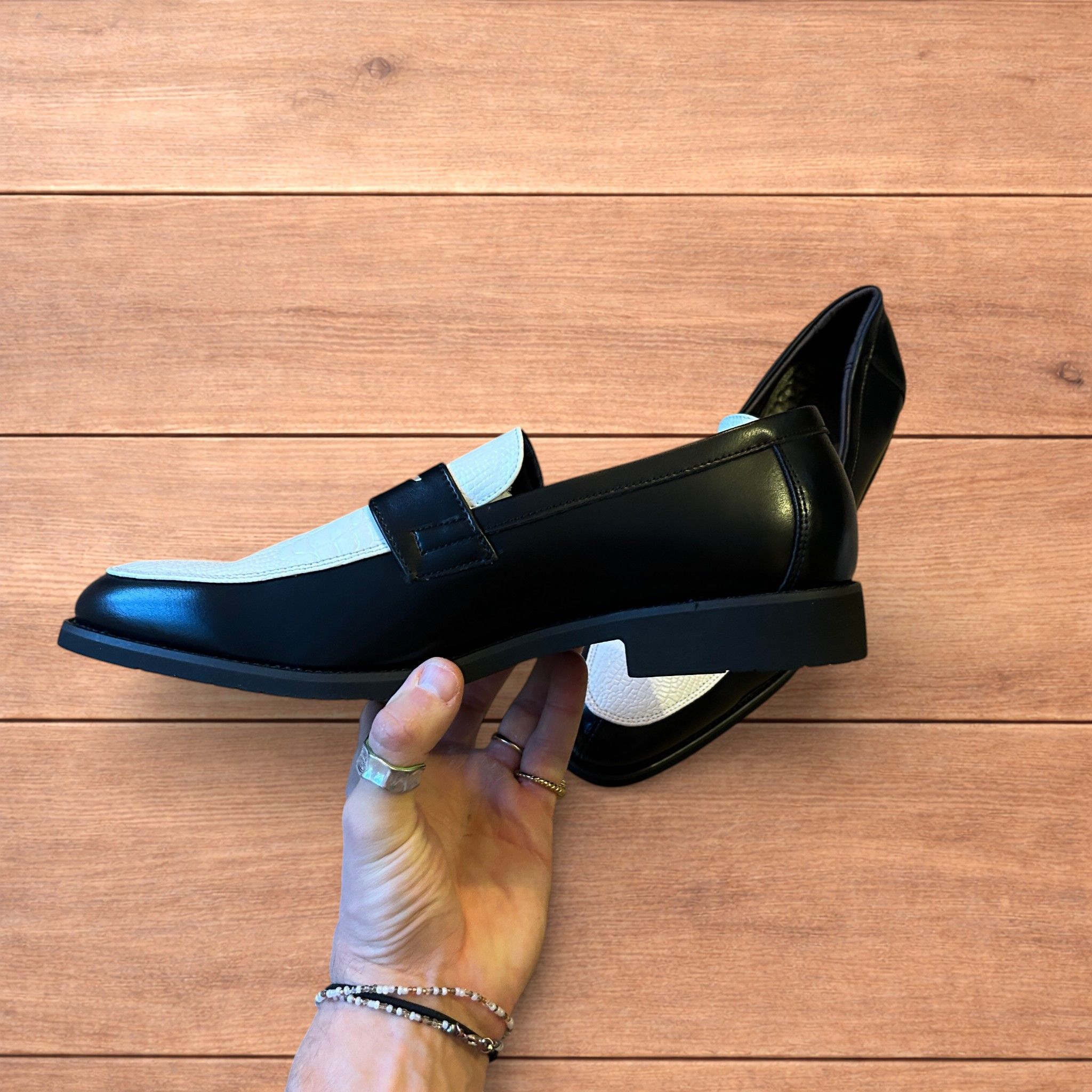Japanese Brand Classic style loafers shoes in black and white design. Size US 11 / EU 44 - 4 Thumbnail