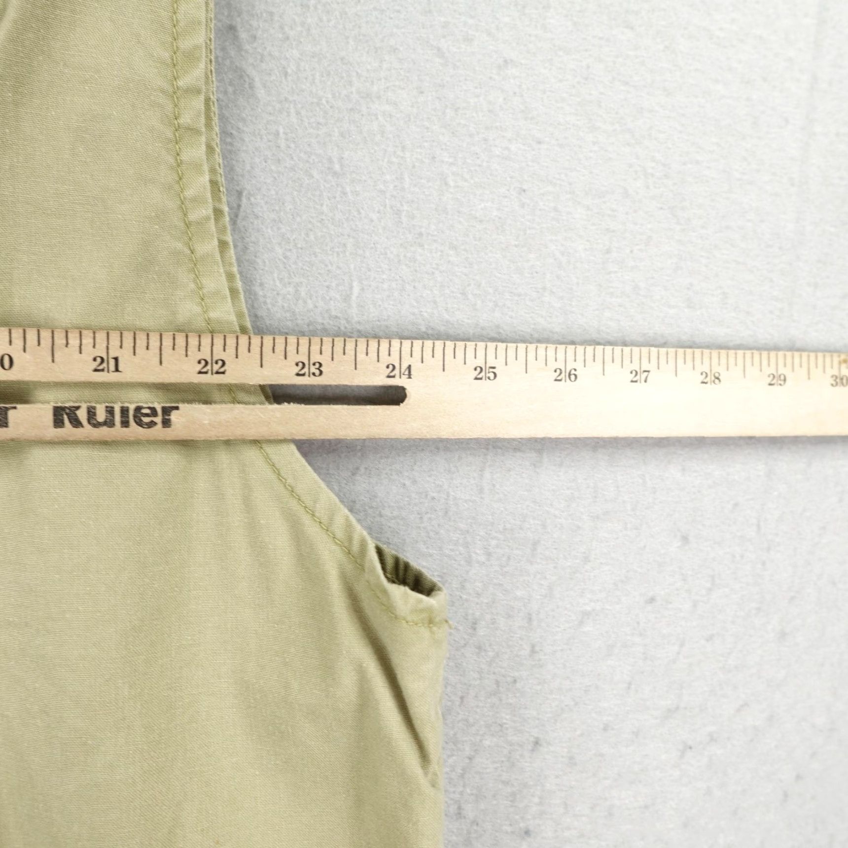 Vintage VINTAGE Woolrich Vest Jacket Quilted Woolrich Mens XL Khaki Beige Zip Pockets Full Zip Travel Workwear 80s 90s Mens Size US XL / EU 56 / 4 - 6 Thumbnail