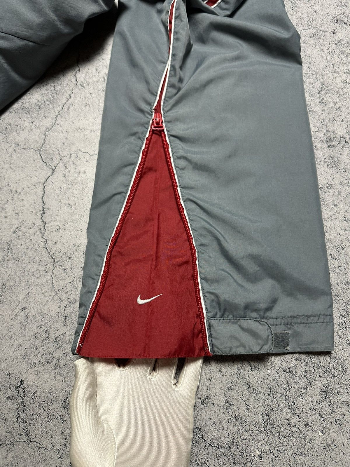 Nike Vintage Nike Track Pants Stripe Y2K Size US 32 / EU 48 - 6 Thumbnail