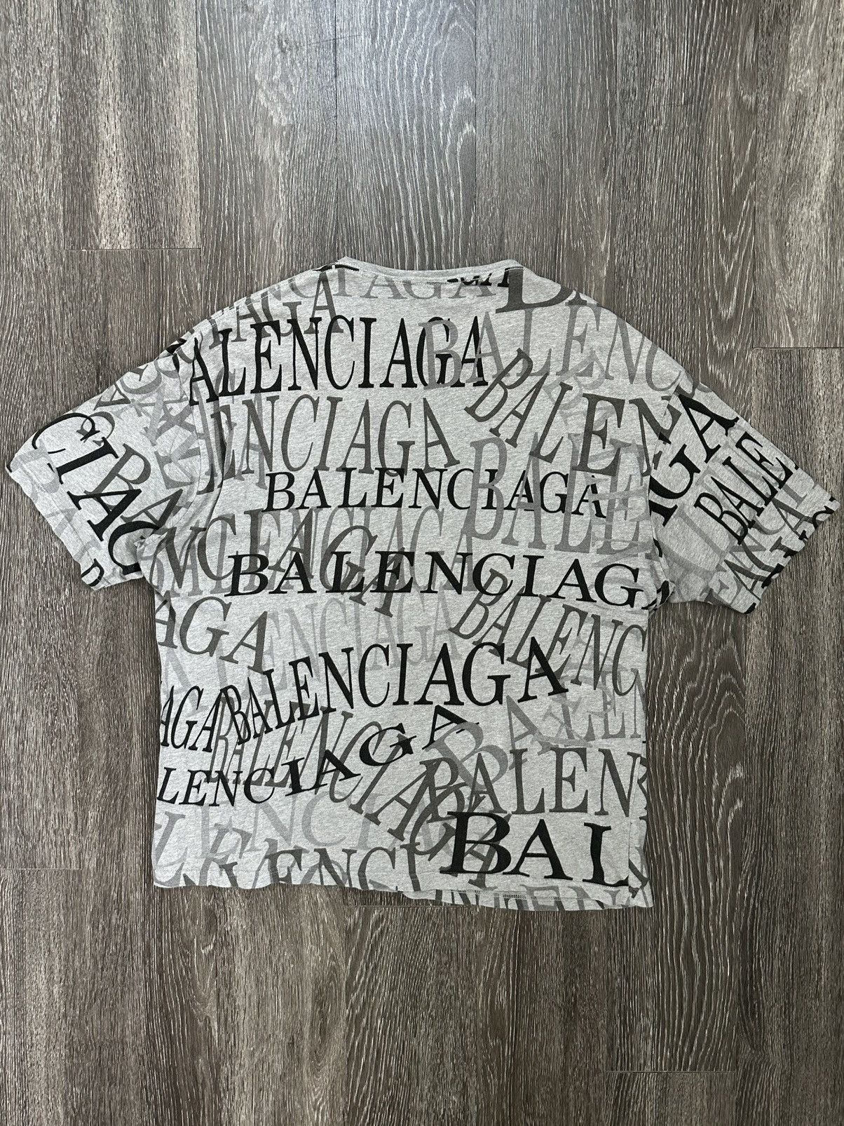 Balenciaga AOP All Over Print Logo Tee Size US L / EU 52-54 / 3 - 4 Thumbnail