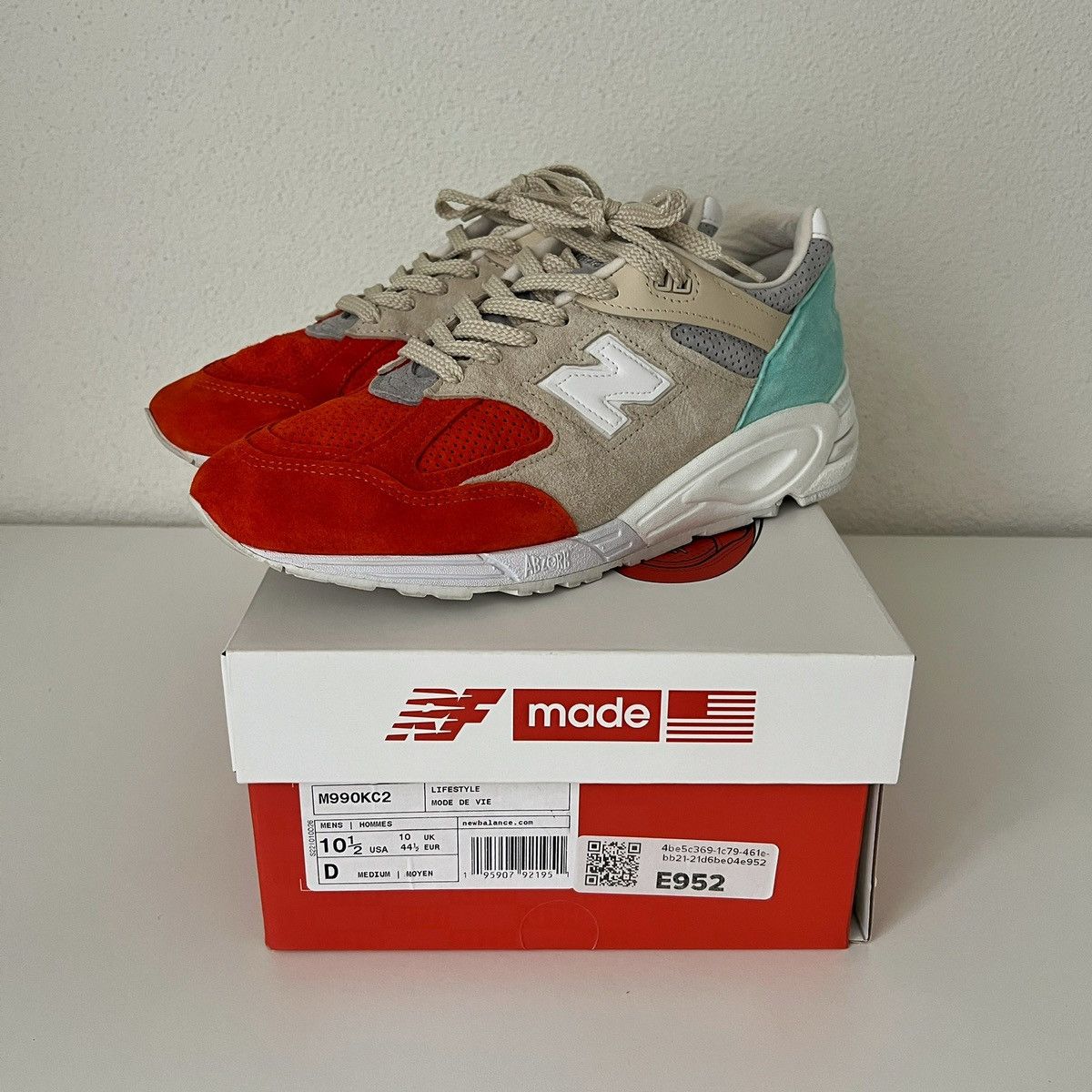Kith Kith x New Balance 990v2 «Cyclade» Size US 10.5 / EU 43-44 - 1 Thumbnail