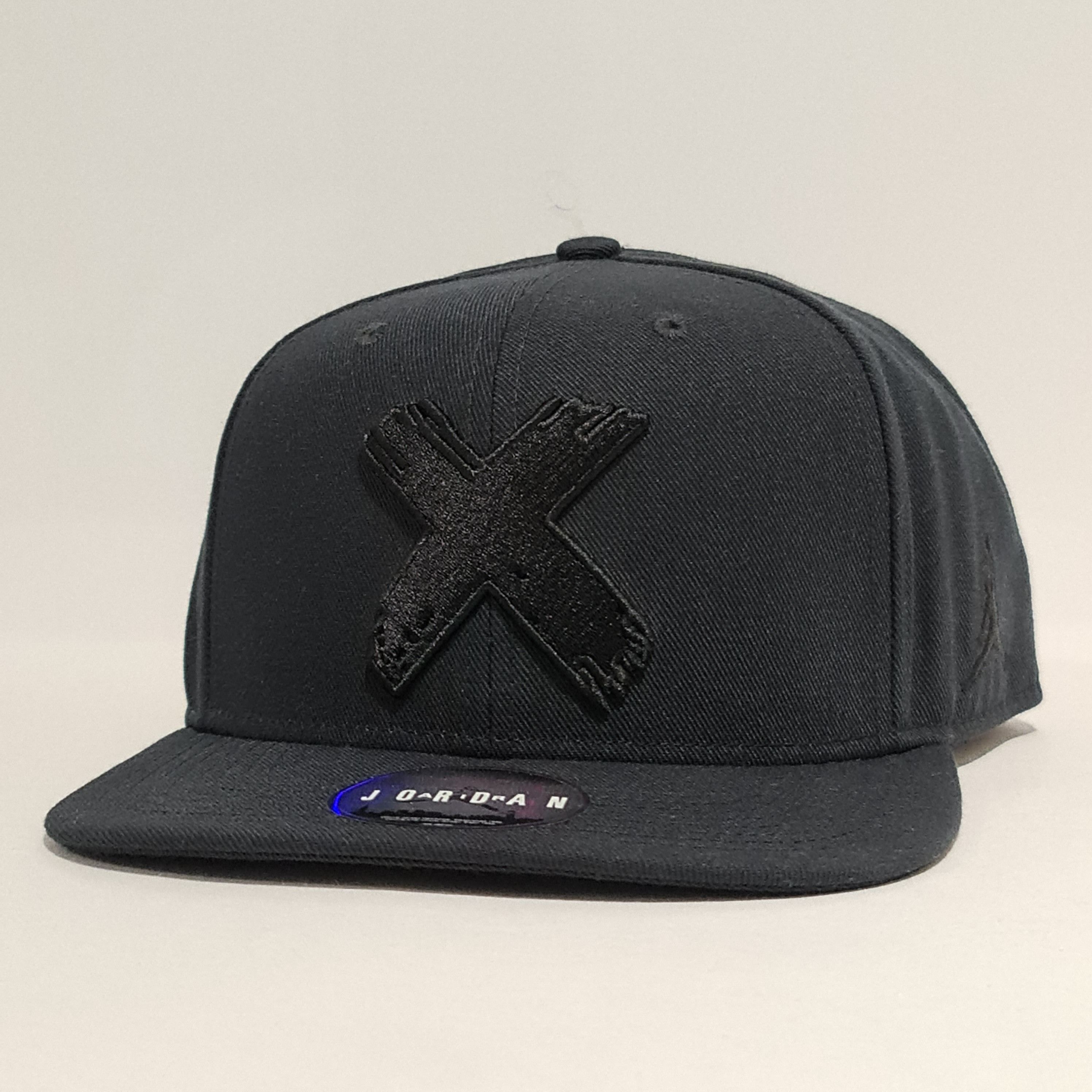 Jordan Brand Jordan Cap Snapback 'Banned' Triple Black Size ONE SIZE - 1 Thumbnail