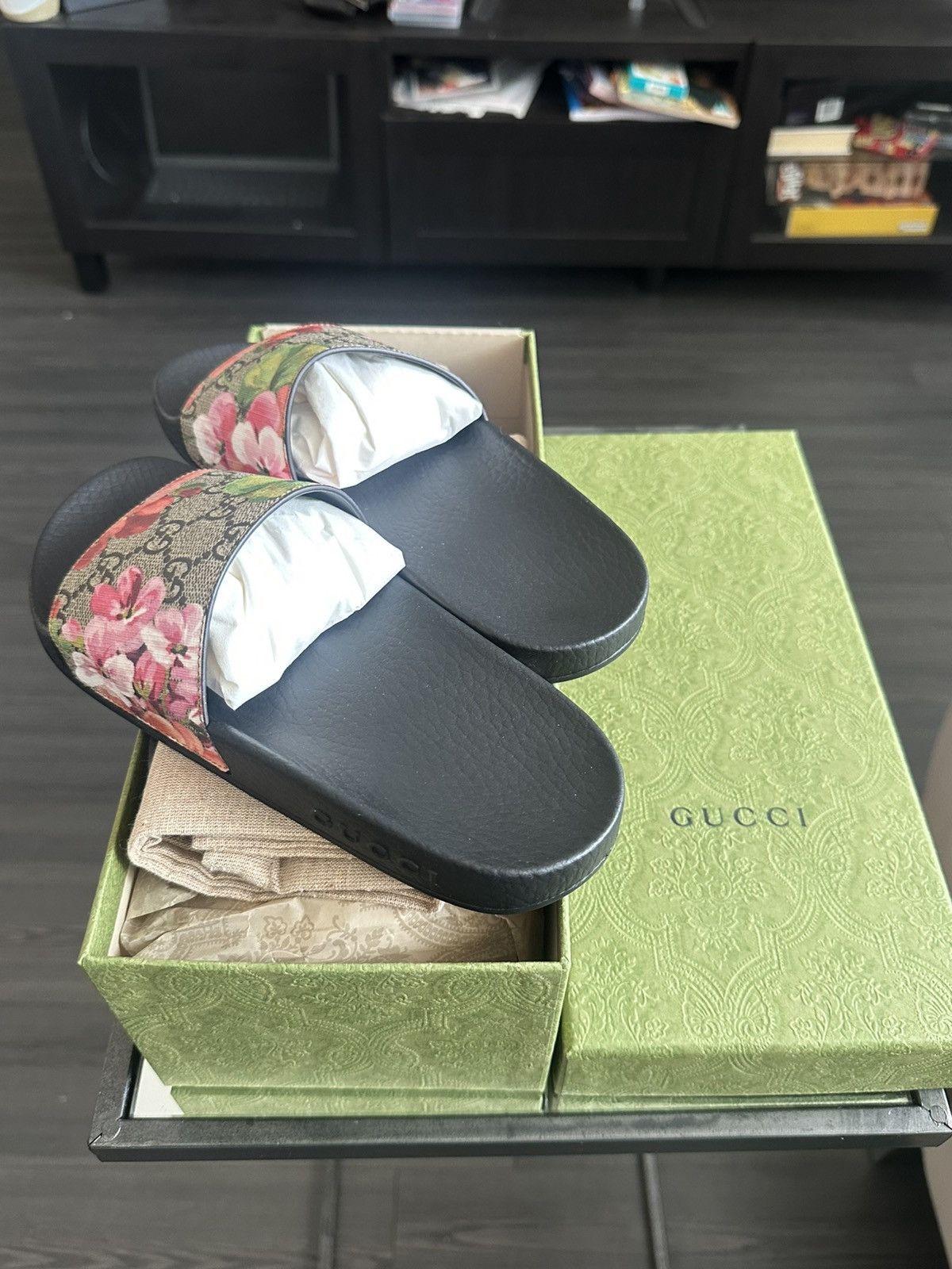 Gucci Gucci Wmns GG Supreme slide “Blooms” Size US 5 / IT 35 - 5 Thumbnail