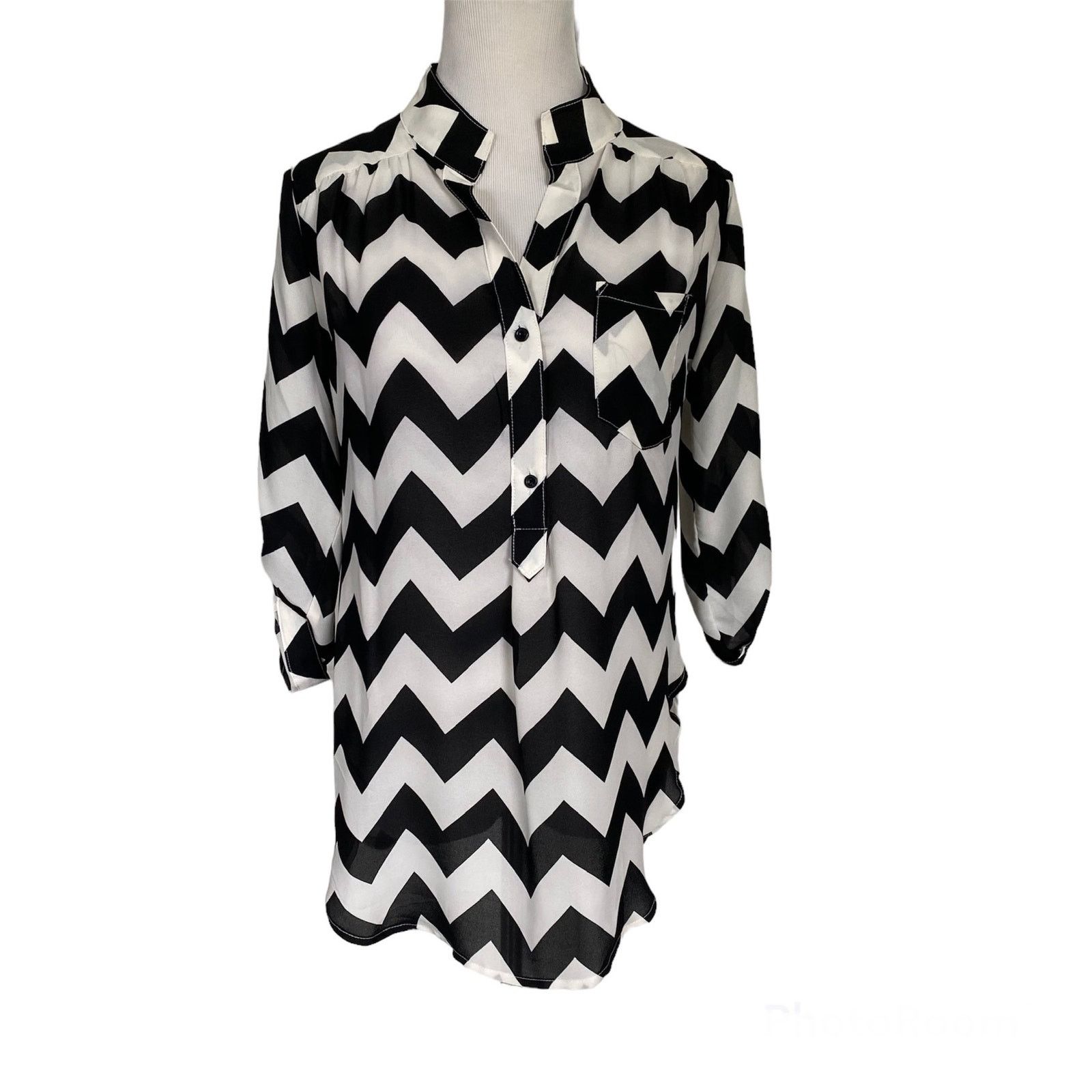 Other NEW Small Black White Chevron 3/4 Roll Tab Sleeves Tunic Size S / US 4 / IT 40 - 1 Thumbnail