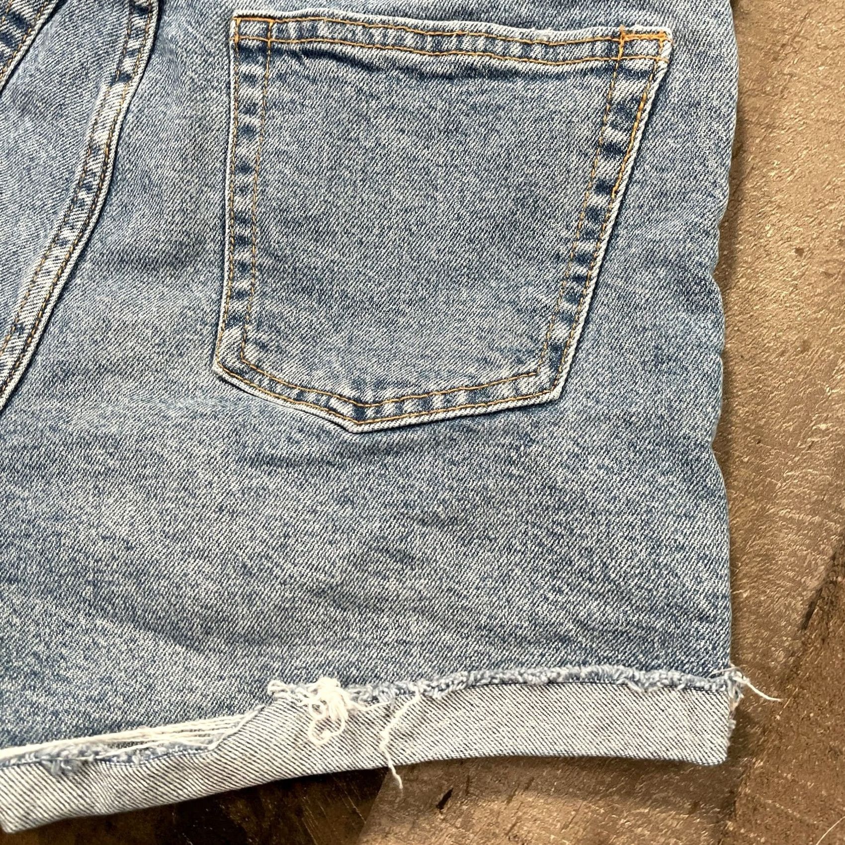 H&M H&M Denim Shorts Womens 2 Blue High Rise Cuffed Zip Closure Stone Wash 5-Pocket Spring Summer Casual Mens? Womens Size 40" / US 18 - 7 Thumbnail