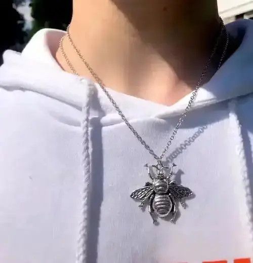 American Edition x Jewelry New Silver Bee Necklace 18-20 Inch, Men's