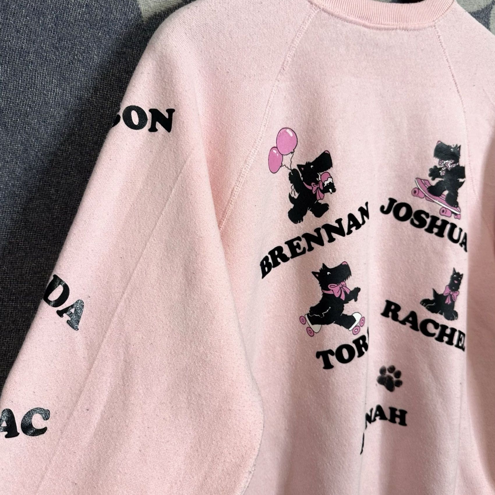Lee VINTAGE Lee Sweatshirt Mens L Pink 90s Dogs Felt Pullover Crew Neck Mid Weight Cotton Blend Regular Long Sleeve All Seasons Winter Spring Fall Size US L / EU 52-54 / 3 - 6 Thumbnail