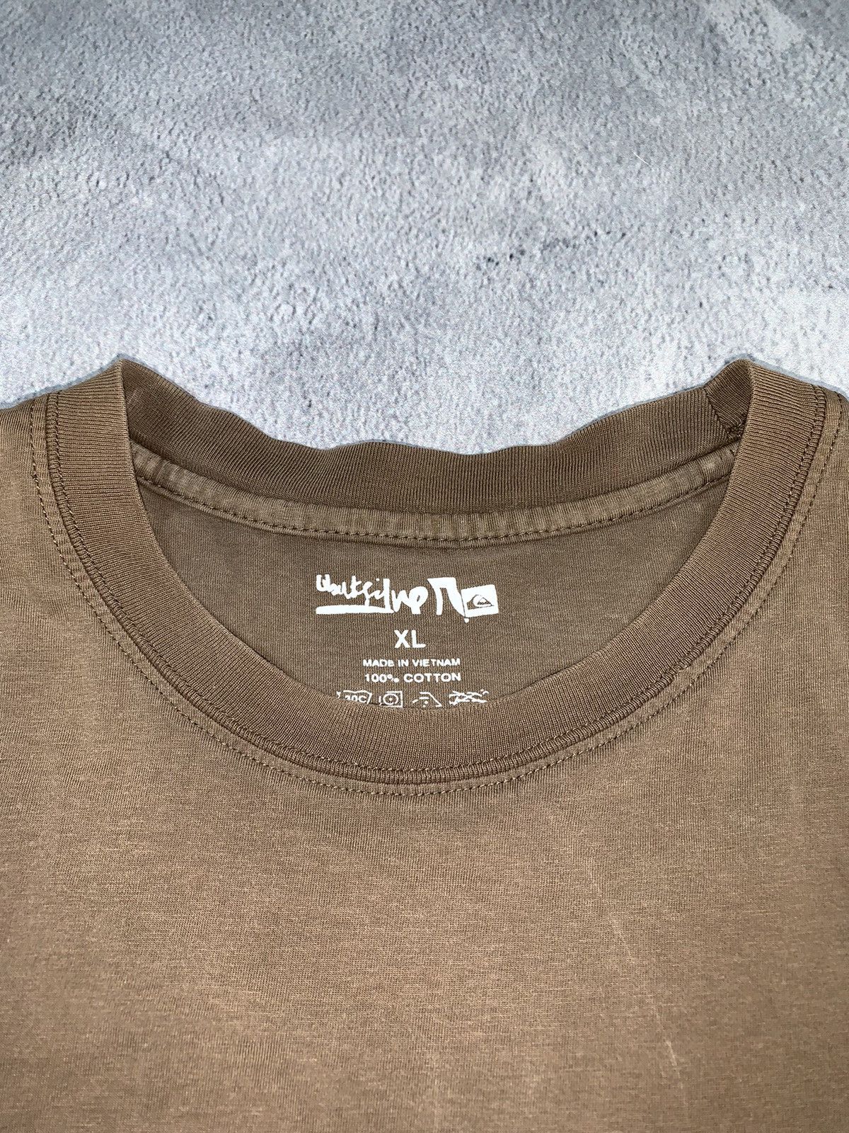 Quiksilver Vintage Y2K Quiksilver big logo distressed tee streetwear XL Size US XL / EU 56 / 4 - 7 Thumbnail