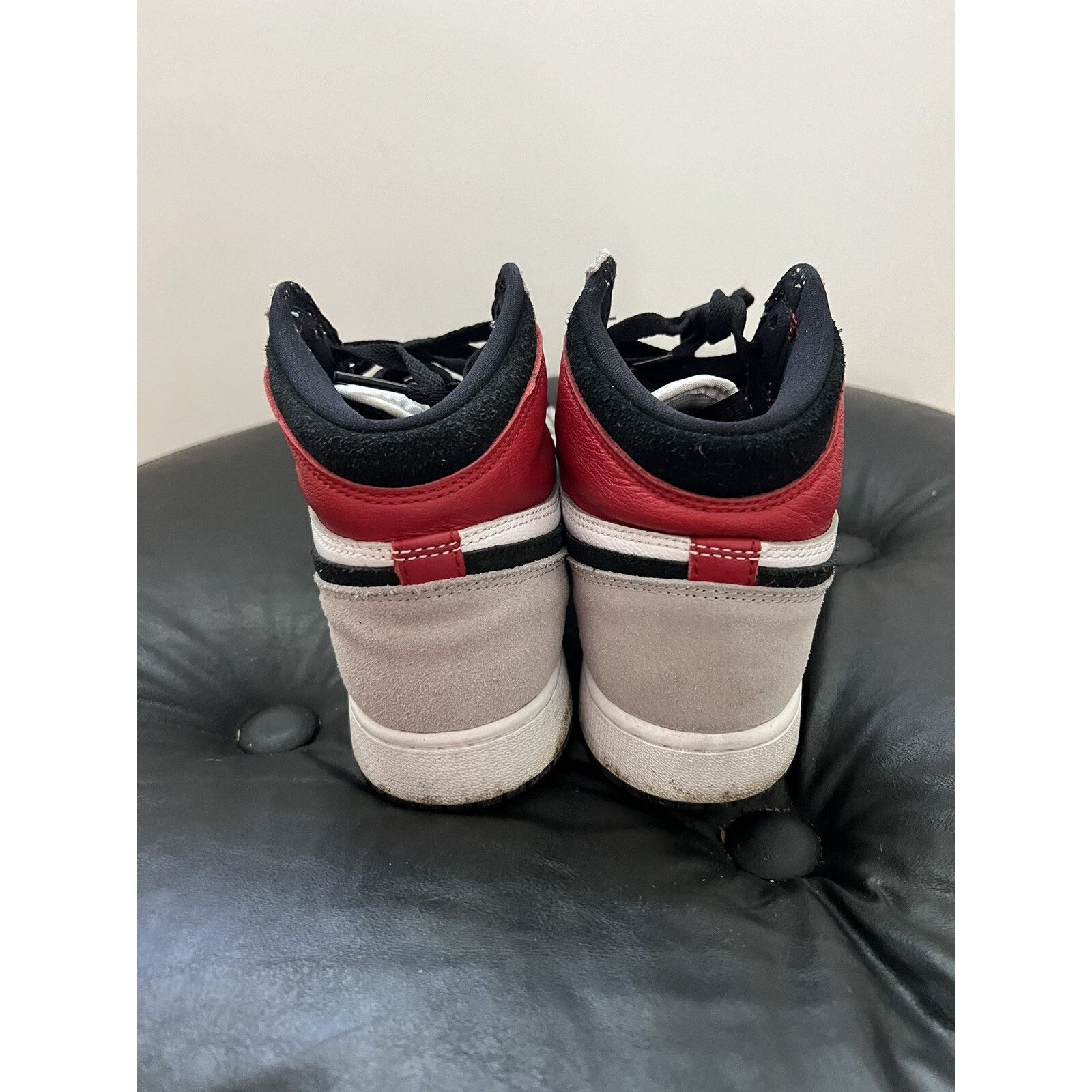 Nike Size 7Y (GS) - Jordan 1 Retro OG High Smoke Grey Size US 7 / EU 40 - 5 Thumbnail