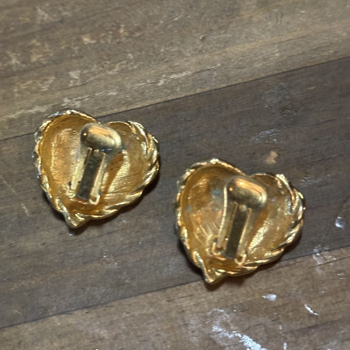 Vintage Vintage textured gold tone clip on heart earrings Size ONE SIZE - 4 Thumbnail